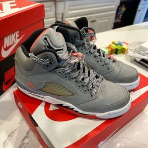 Air Jordan 5 Hot Lava Retro Sneakers